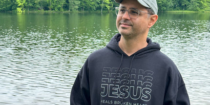 Jesus heals broken hearts - Unisex Hoodie