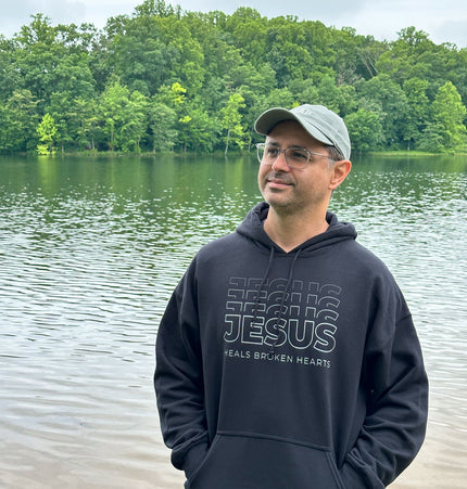 Jesus heals broken hearts - Unisex Hoodie